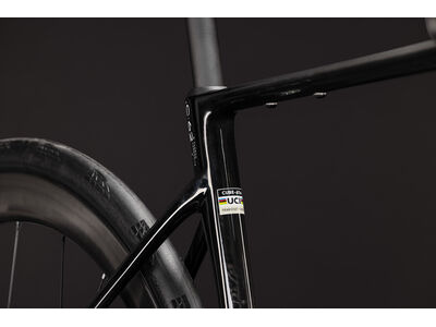 CUBE Attain C:62 Slt Carbon/white click to zoom image