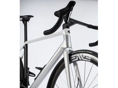 COLNAGO C72 Disc 2026 Carbon Road Race Bike with Dura Ace Di2, ENVE 4.5 SES click to zoom image