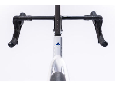 COLNAGO V5rs Disc 2025 Carbon Road Complete Bike Dura Ace Di2 White Blue click to zoom image
