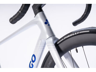 COLNAGO V5rs Disc 2025 Carbon Road Complete Bike Dura Ace Di2 White Blue click to zoom image