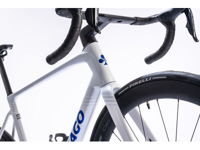 COLNAGO V5rs Disc 2025 Carbon Road Complete Bike Dura Ace Di2 White Blue click to zoom image