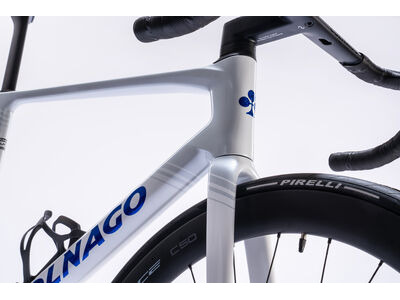 COLNAGO V5rs Disc 2025 Carbon Road Complete Bike Dura Ace Di2 White Blue click to zoom image