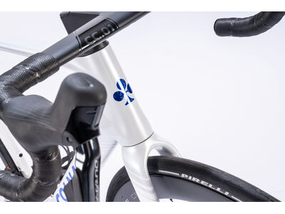 COLNAGO V5rs Disc 2025 Carbon Road Complete Bike Ultegra Di2 White Blue click to zoom image