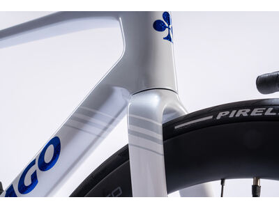 COLNAGO V5rs Disc 2025 Carbon Road Complete Bike Ultegra Di2 White Blue click to zoom image