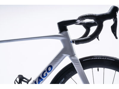 COLNAGO V5rs Disc 2025 Carbon Road Complete Bike Ultegra Di2 White Blue click to zoom image