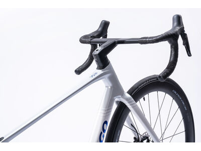COLNAGO V5rs Disc 2025 Carbon Road Complete Bike Ultegra Di2 White Blue click to zoom image